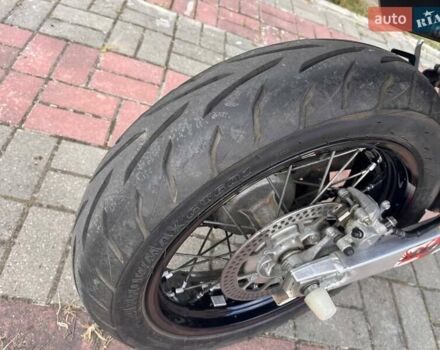 Серый Сузуки DR-Z 400SM, объемом двигателя 0.4 л и пробегом 10 тыс. км за 5300 $, фото 5 на Automoto.ua