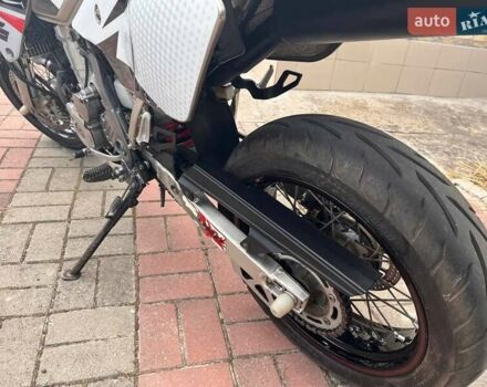 Серый Сузуки DR-Z 400SM, объемом двигателя 0.4 л и пробегом 10 тыс. км за 5300 $, фото 7 на Automoto.ua