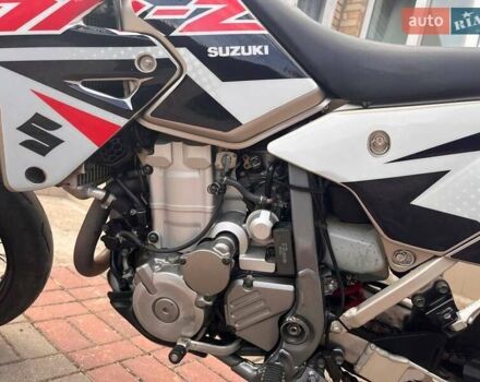Серый Сузуки DR-Z 400SM, объемом двигателя 0.4 л и пробегом 10 тыс. км за 5300 $, фото 4 на Automoto.ua