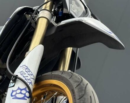 Серый Сузуки DR-Z 400SM, объемом двигателя 0.4 л и пробегом 6 тыс. км за 5500 $, фото 6 на Automoto.ua