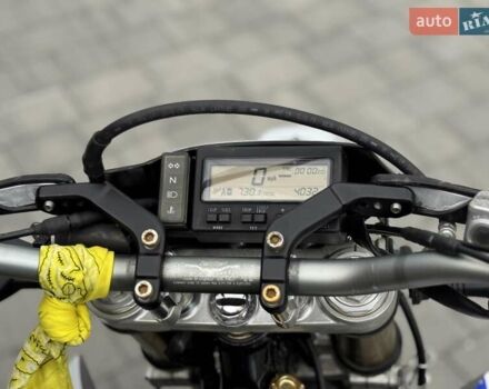 Серый Сузуки DR-Z 400SM, объемом двигателя 0.4 л и пробегом 6 тыс. км за 5500 $, фото 4 на Automoto.ua