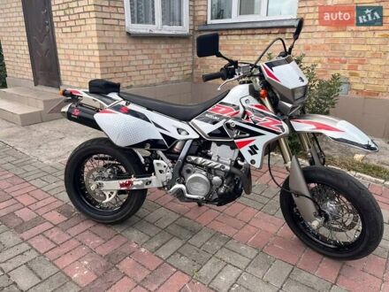 Серый Сузуки DR-Z 400SM, объемом двигателя 0.4 л и пробегом 10 тыс. км за 5300 $, фото 1 на Automoto.ua