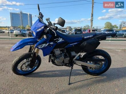 Сузукі DR-Z 400SM 2024 у Києві на Automoto.ua Синій Сузукі DR-Z 400SM, об'ємом двигуна 0.4 л та пробігом 2 тис. км за 7599 $, фото 1 на Automoto.ua