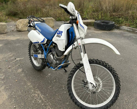 Белый Сузуки DR 250, объемом двигателя 0.25 л и пробегом 45 тыс. км за 2500 $, фото 5 на Automoto.ua