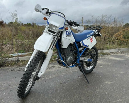 Белый Сузуки DR 250, объемом двигателя 0.25 л и пробегом 45 тыс. км за 2500 $, фото 9 на Automoto.ua