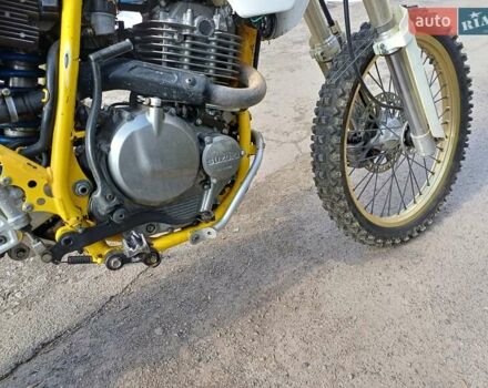 Желтый Сузуки DR 250, объемом двигателя 0.25 л и пробегом 43 тыс. км за 2000 $, фото 7 на Automoto.ua