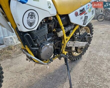 Желтый Сузуки DR 250, объемом двигателя 0.25 л и пробегом 43 тыс. км за 2000 $, фото 3 на Automoto.ua