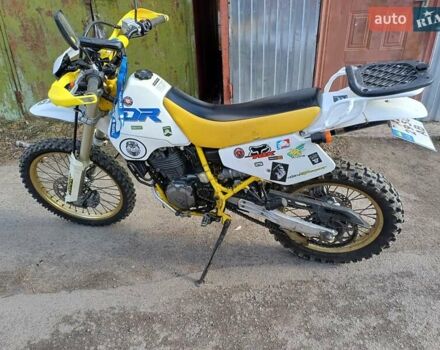 Желтый Сузуки DR 250, объемом двигателя 0.25 л и пробегом 43 тыс. км за 2000 $, фото 1 на Automoto.ua