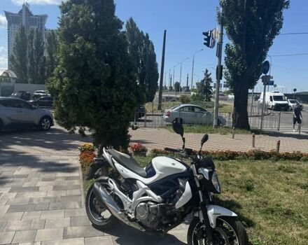 Белый Сузуки Gladius 400, объемом двигателя 0 л и пробегом 37 тыс. км за 3900 $, фото 2 на Automoto.ua