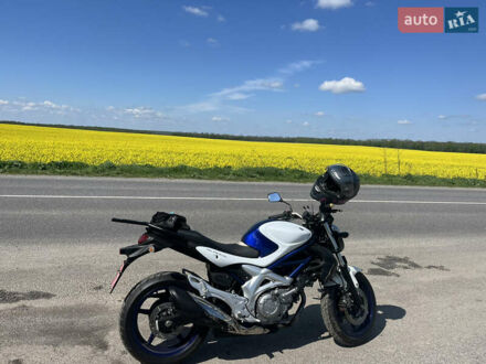 Сузукі Gladius 400 2009 у Вінниці на Automoto.ua Білий Сузукі Gladius 400, об'ємом двигуна 0.4 л та пробігом 58 тис. км за 3700 $, фото 1 на Automoto.ua