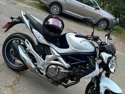 Белый Сузуки Gladius 400, объемом двигателя 0 л и пробегом 37 тыс. км за 3900 $, фото 1 на Automoto.ua