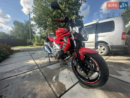 Сузукі Gladius 400 2010 у Броварах на Automoto.ua Червоний Сузукі Gladius 400, об'ємом двигуна 0 л та пробігом 40 тис. км за 3350 $, фото 1 на Automoto.ua