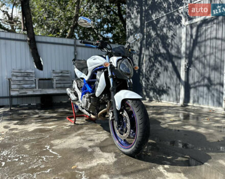 Сузуки Gladius 400, объемом двигателя 0.4 л и пробегом 43 тыс. км за 3700 $, фото 1 на Automoto.ua