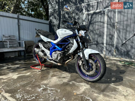 Сузуки Gladius 400 2011 в Одессе на Automoto.ua Сузуки Gladius 400, объемом двигателя 0.4 л и пробегом 43 тыс. км за 3700 $, фото 1 на Automoto.ua