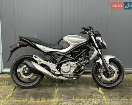 Серый Сузуки Gladius 400, объемом двигателя 0.4 л и пробегом 16 тыс. км за 4000 $, фото 2 на Automoto.ua