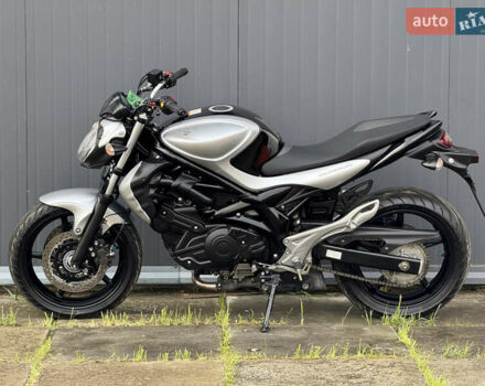 Серый Сузуки Gladius 400, объемом двигателя 0.4 л и пробегом 16 тыс. км за 4000 $, фото 3 на Automoto.ua