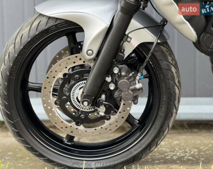 Серый Сузуки Gladius 400, объемом двигателя 0.4 л и пробегом 16 тыс. км за 4000 $, фото 9 на Automoto.ua