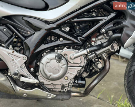 Серый Сузуки Gladius 400, объемом двигателя 0.4 л и пробегом 16 тыс. км за 4000 $, фото 6 на Automoto.ua