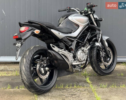 Серый Сузуки Gladius 400, объемом двигателя 0.4 л и пробегом 16 тыс. км за 4000 $, фото 4 на Automoto.ua