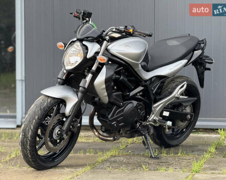 Серый Сузуки Gladius 400, объемом двигателя 0.4 л и пробегом 16 тыс. км за 4000 $, фото 1 на Automoto.ua