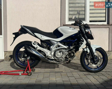 Синий Сузуки Gladius 400, объемом двигателя 0.4 л и пробегом 16 тыс. км за 3800 $, фото 8 на Automoto.ua