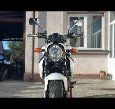 Синий Сузуки Gladius 400, объемом двигателя 0.4 л и пробегом 16 тыс. км за 3800 $, фото 4 на Automoto.ua