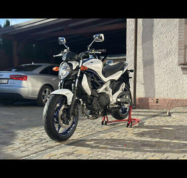 Синий Сузуки Gladius 400, объемом двигателя 0.4 л и пробегом 16 тыс. км за 3800 $, фото 6 на Automoto.ua