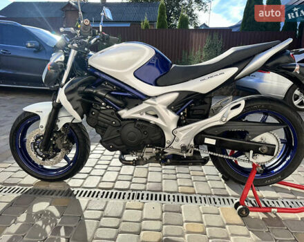 Синий Сузуки Gladius 400, объемом двигателя 0.4 л и пробегом 16 тыс. км за 3800 $, фото 9 на Automoto.ua