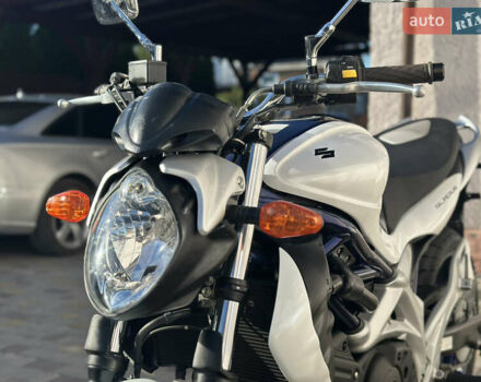 Синий Сузуки Gladius 400, объемом двигателя 0.4 л и пробегом 16 тыс. км за 3800 $, фото 1 на Automoto.ua