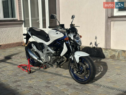 Синий Сузуки Gladius 400, объемом двигателя 0.4 л и пробегом 16 тыс. км за 3800 $, фото 1 на Automoto.ua