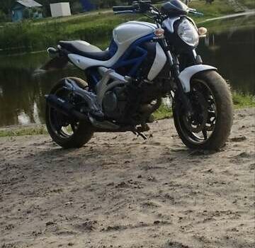 Сузукі Gladius 650, об'ємом двигуна 0.65 л та пробігом 30 тис. км за 2700 $, фото 3 на Automoto.ua