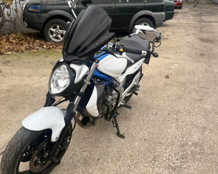Синий Сузуки Gladius 650, объемом двигателя 0.65 л и пробегом 40 тыс. км за 5000 $, фото 5 на Automoto.ua