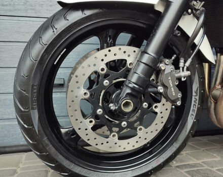 Белый Сузуки GSF 1250S, объемом двигателя 1.25 л и пробегом 36 тыс. км за 6000 $, фото 7 на Automoto.ua