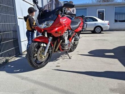 Сузукі GSF 600 Bandit S 2002 у Бердичеве на Automoto.ua Червоний Сузукі GSF 600 Bandit S, об'ємом двигуна 0 л та пробігом 28 тис. км за 3400 $, фото 1 на Automoto.ua