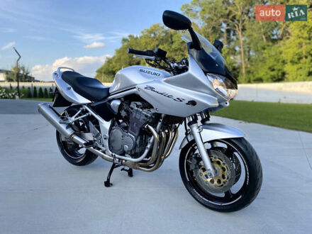 Сузуки GSF 600 Bandit S 2004 в Луцке на Automoto.ua Серый Сузуки GSF 600 Bandit S, объемом двигателя 0.6 л и пробегом 28 тыс. км за 3350 $, фото 1 на Automoto.ua