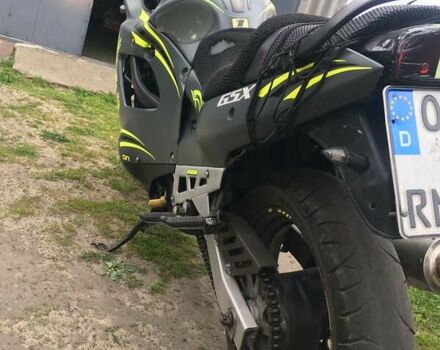 Серый Сузуки GSR 250, объемом двигателя 0 л и пробегом 40 тыс. км за 1500 $, фото 1 на Automoto.ua
