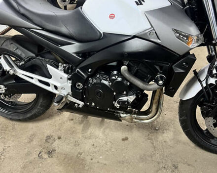 Сузуки GSR 400 2014 в Житомире на Automoto.ua Белый Сузуки GSR 400, объемом двигателя 0.4 л и пробегом 12 тыс. км за 4500 $, фото 2 на Automoto.ua