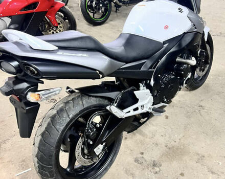 Сузуки GSR 400 2014 в Житомире на Automoto.ua Белый Сузуки GSR 400, объемом двигателя 0.4 л и пробегом 12 тыс. км за 4500 $, фото 5 на Automoto.ua