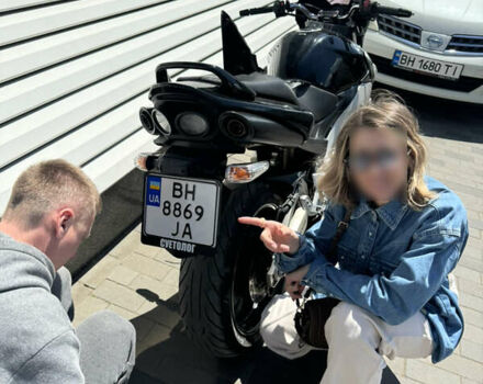 Черный Сузуки GSR 400, объемом двигателя 0.4 л и пробегом 45 тыс. км за 4150 $, фото 1 на Automoto.ua
