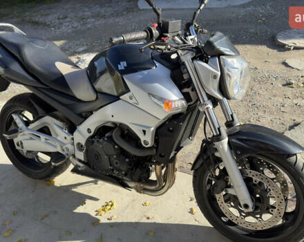 Серый Сузуки GSR 400, объемом двигателя 0.4 л и пробегом 33 тыс. км за 4000 $, фото 3 на Automoto.ua