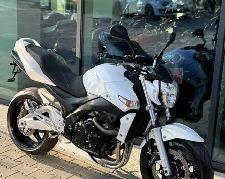 Белый Сузуки GSR 600, объемом двигателя 0.6 л и пробегом 23 тыс. км за 5699 $, фото 28 на Automoto.ua