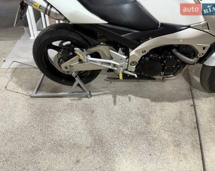 Белый Сузуки GSR 600, объемом двигателя 0.6 л и пробегом 25 тыс. км за 5900 $, фото 2 на Automoto.ua