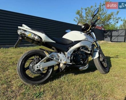Белый Сузуки GSR 600, объемом двигателя 0.6 л и пробегом 25 тыс. км за 5900 $, фото 3 на Automoto.ua