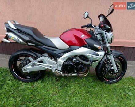 Красный Сузуки GSR 600, объемом двигателя 0.6 л и пробегом 28 тыс. км за 5800 $, фото 1 на Automoto.ua
