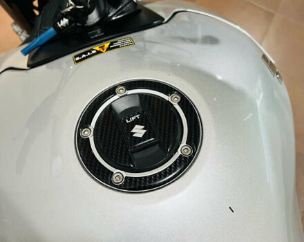 Серый Сузуки GSR 600, объемом двигателя 0.6 л и пробегом 28 тыс. км за 5800 $, фото 18 на Automoto.ua