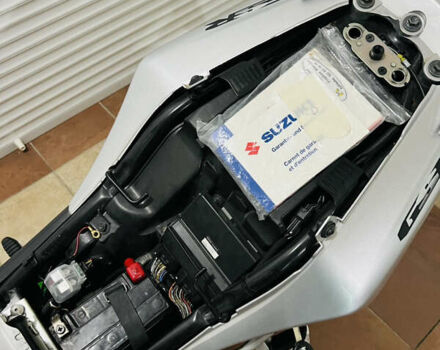 Серый Сузуки GSR 600, объемом двигателя 0.6 л и пробегом 28 тыс. км за 5800 $, фото 30 на Automoto.ua
