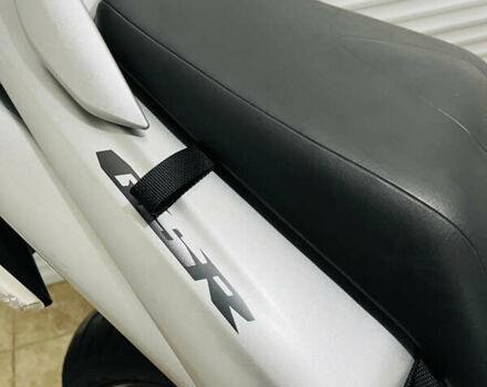 Серый Сузуки GSR 600, объемом двигателя 0.6 л и пробегом 28 тыс. км за 5800 $, фото 10 на Automoto.ua