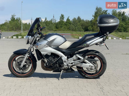 Сузукі GSR 600 2006 у Львові на Automoto.ua Сірий Сузукі GSR 600, об'ємом двигуна 0.6 л та пробігом 58 тис. км за 4300 $, фото 1 на Automoto.ua