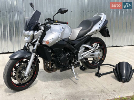 Сузукі GSR 600 2008 у Вінниці на Automoto.ua Сірий Сузукі GSR 600, об'ємом двигуна 0.6 л та пробігом 38 тис. км за 5500 $, фото 1 на Automoto.ua