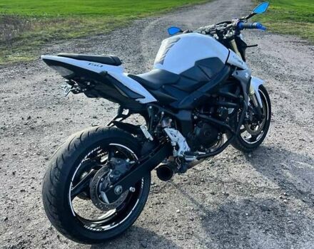 Белый Сузуки GSR 750, объемом двигателя 0 л и пробегом 27 тыс. км за 4444 $, фото 5 на Automoto.ua
